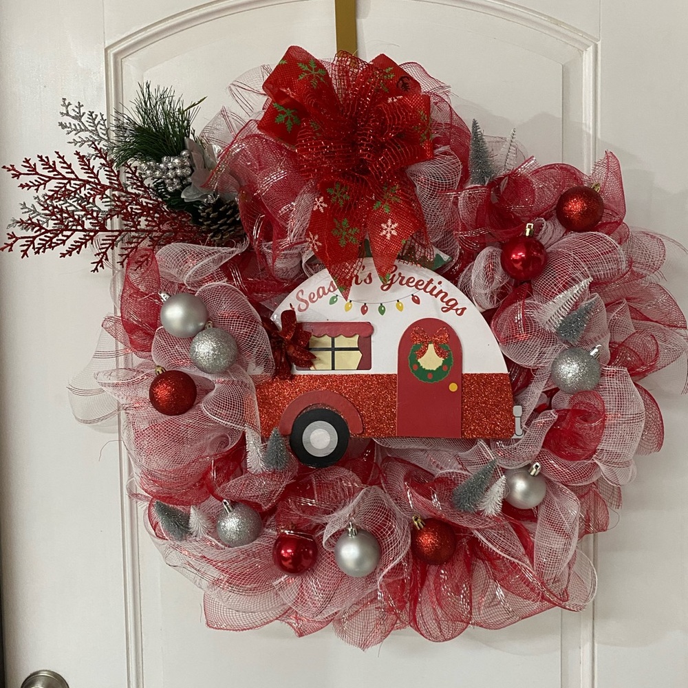 Christmas Wreath!! Seasons Greetings